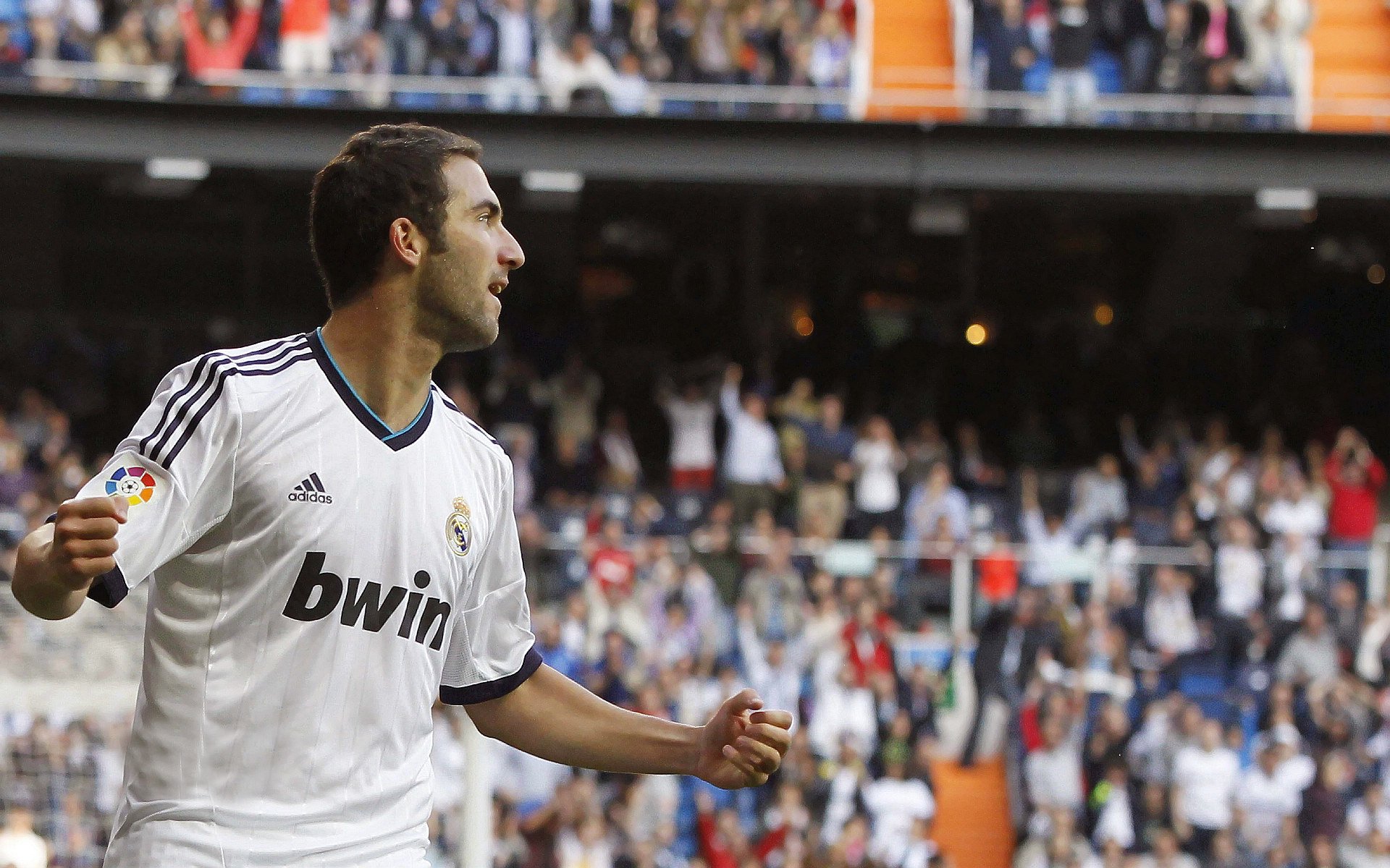 国足青年球员逐渐担当重任，表现出色，国足年轻人