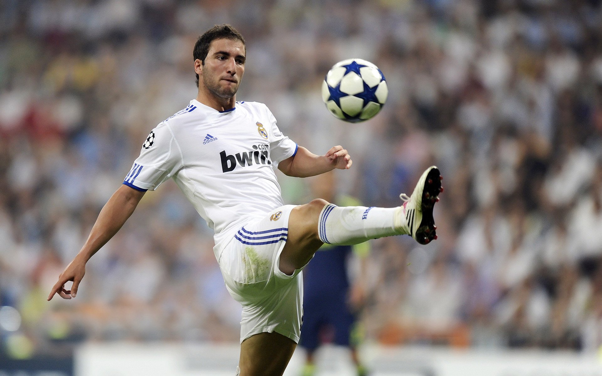 库兹马诺维奇在巴黎奥运会手球比赛中多次扑救关键球，nba库兹马