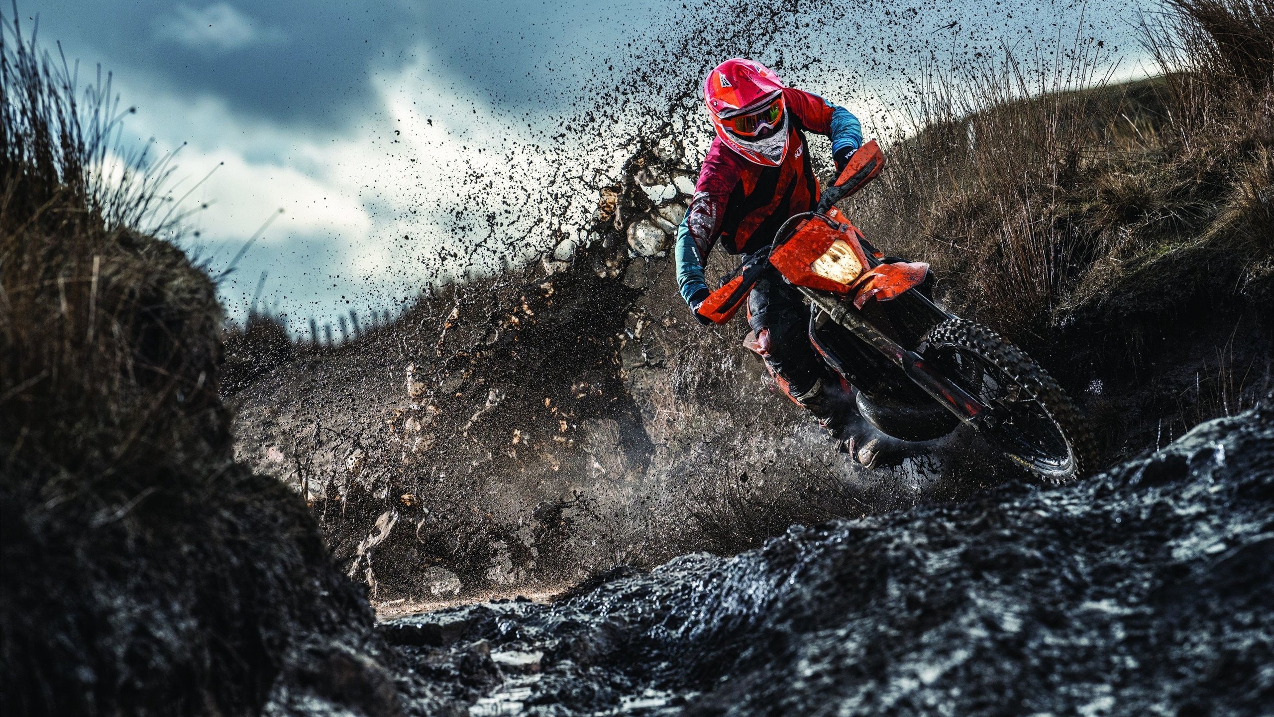 花样游泳表演，水中芭蕾精彩纷呈，花样游泳舞台表演