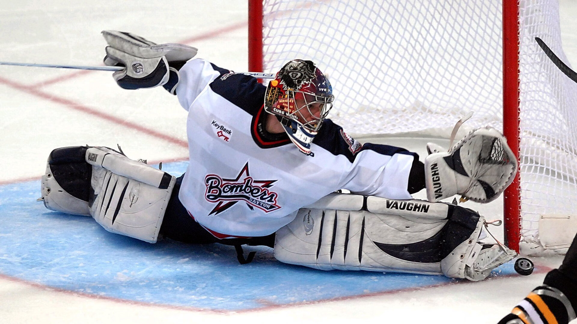 逆境中的“坚守者”：那些如钢铁般坚韧的球员，坚韧如钢什么意思